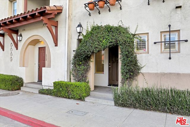 Property photo of 630 E Walnut ST