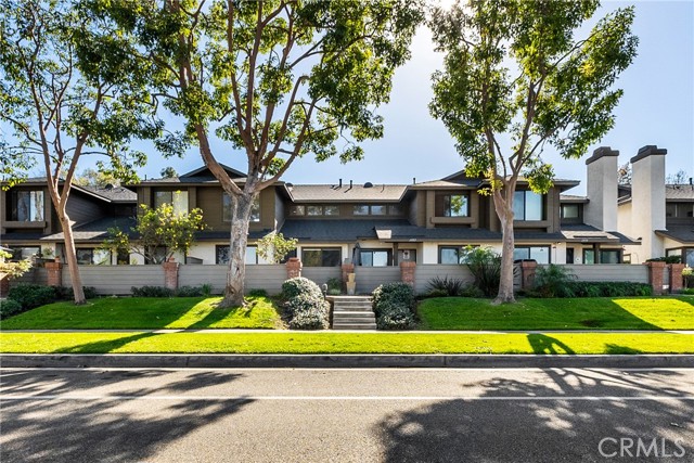 Property photo of 1955 W Clipper