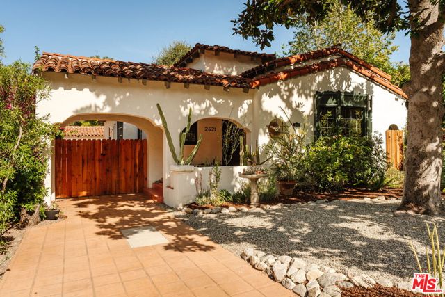 Property photo of 2621 E Glenoaks BL