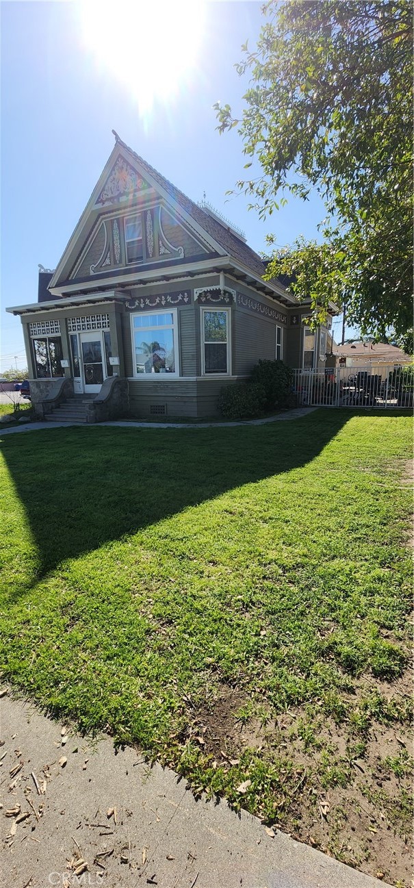 Property photo of 403 N San Gabriel AV