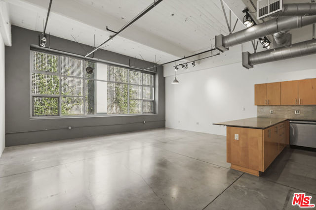 Property photo of 1130 S Flower ST