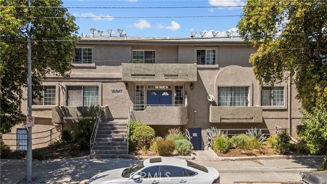Property photo of 18347 Saticoy ST