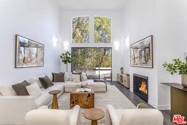 Property photo of 410 S Barrington AV
