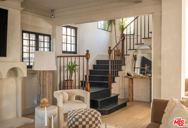 Property photo of 1715 S Kingsley DR