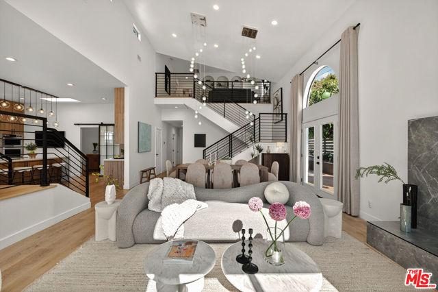 Property photo of 2603 Crestmoore PL