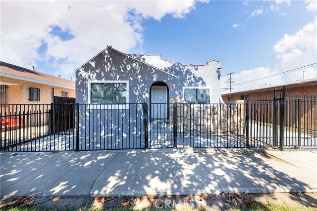 Property photo of 719 W Century