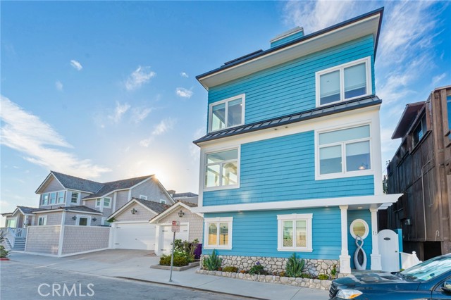 Property photo of 11 67th PL