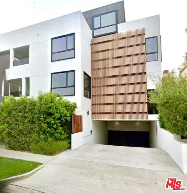 Property photo of 724 N Croft AV