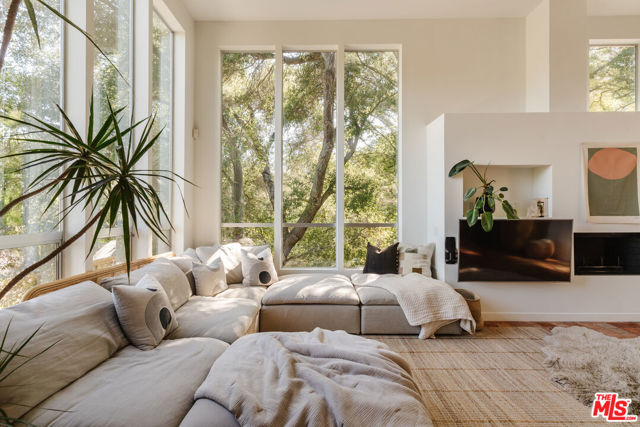 Property photo of 1231 Old Topanga Canyon RD