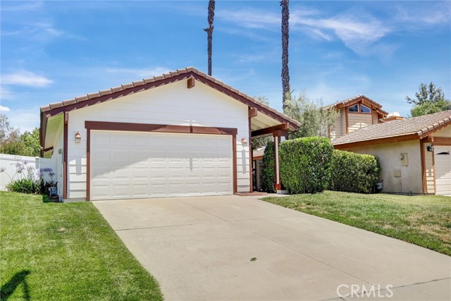 Property photo of 41555 Avenida De La Reina
