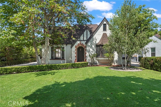 Property photo of 2404 N Poinsettia