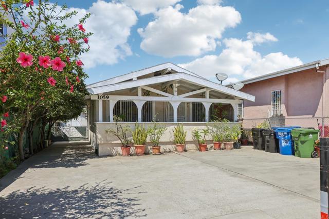 Property photo of 1059 N Wilton PL