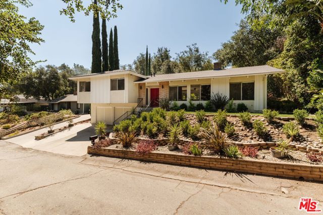 Property photo of 1728 Royal BL
