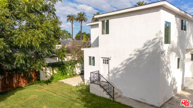 Property photo of 2741 S Rimpau BL