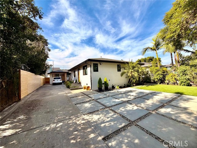 Property photo of 3007 S Hobart