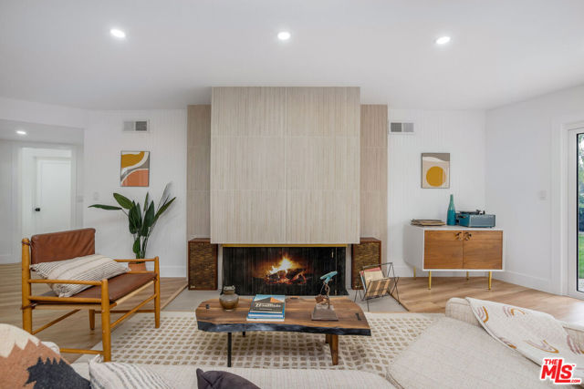 Property photo of 923 Larker AV