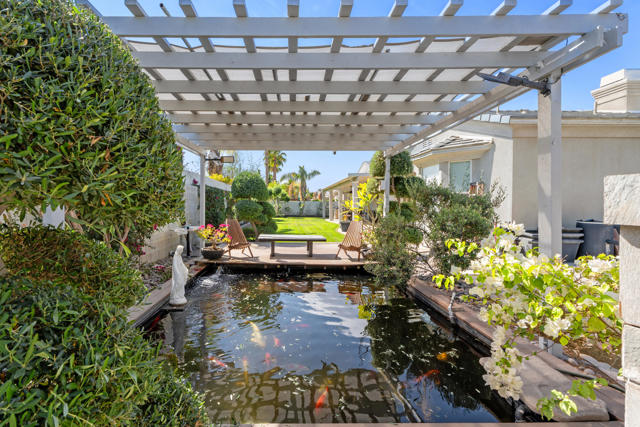 Property photo of 6 Voltaire CT