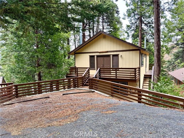 Property photo of 560 Rose LN