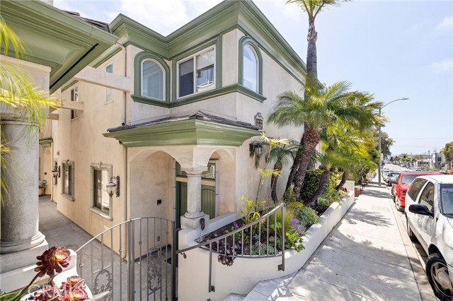 Property photo of 604 Manhattan Beach BL