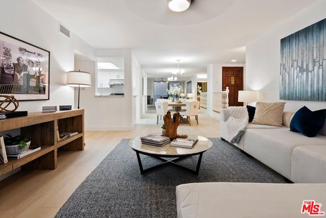 Property photo of 838 S Barrington AV