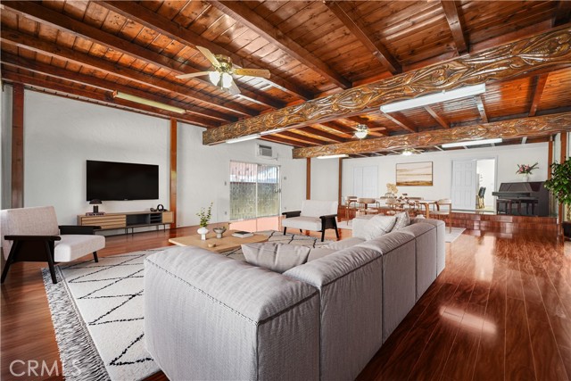 Property photo of 1067 N Wilton PL