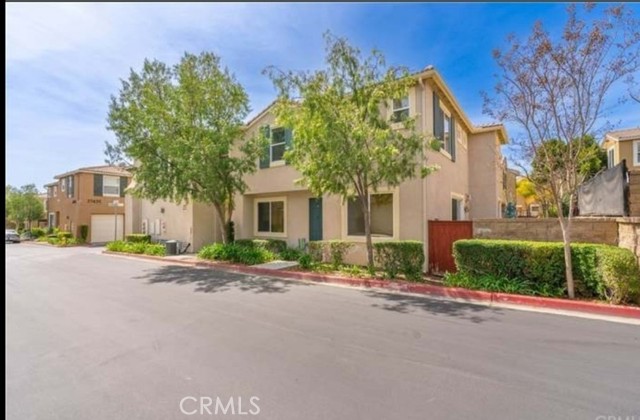 Property photo of 27438 Larabee CT