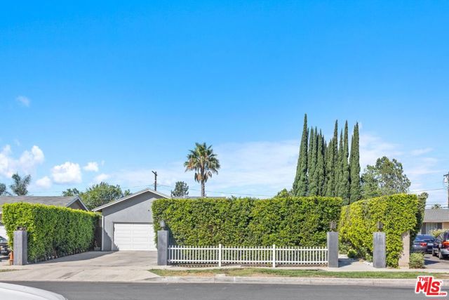 Property photo of 7007 Cozycroft AV