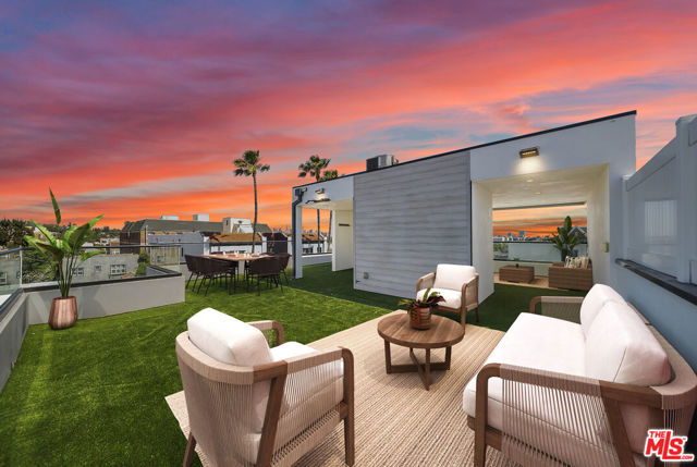 Property photo of 733 N Gramercy PL