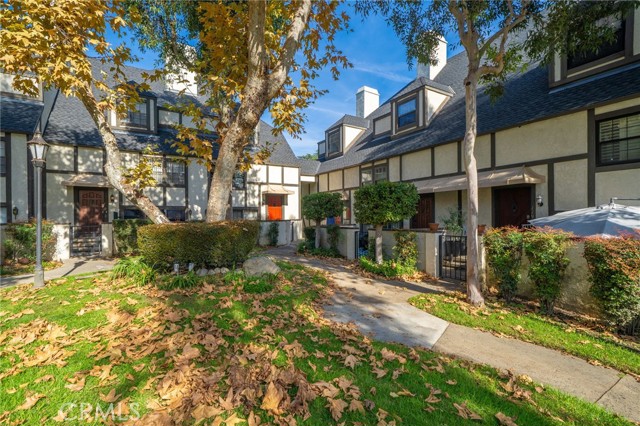 Property photo of 115 E Rosewood CT