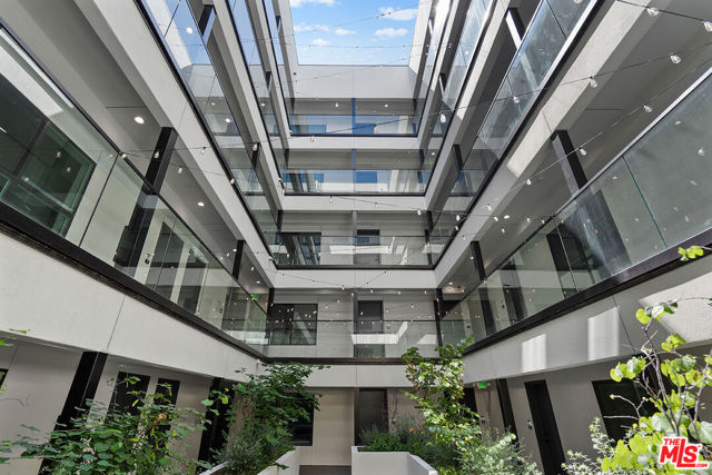 Property photo of 321 S Oxford AV