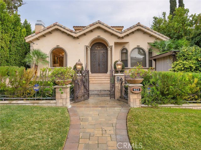 Property photo of 922 E Providencia AV