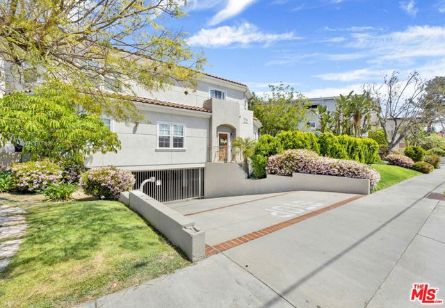 Property photo of 2745 Montrose AV