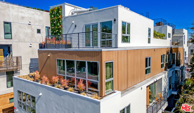 Property photo of 1236 N Fairfax AV