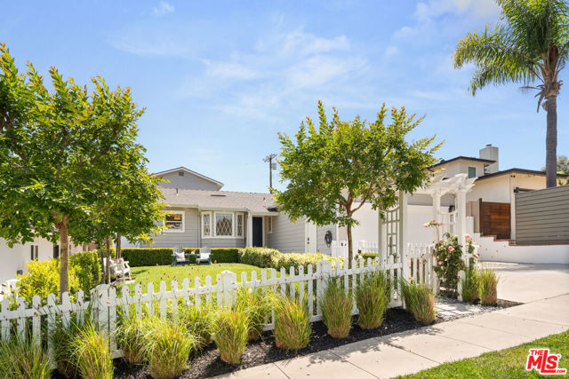 Property photo of 7322 W 91st ST