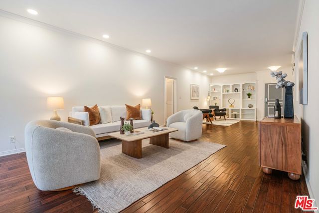 Property photo of 11737 Darlington AV