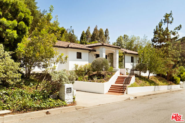 Property photo of 1132 Chantilly RD