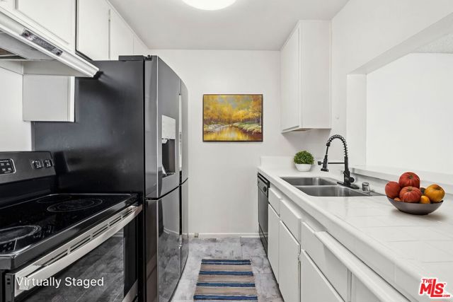 Photo of 5460 White Oak Av