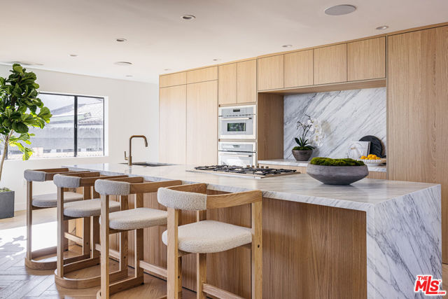 Property photo of 7866 Fareholm DR