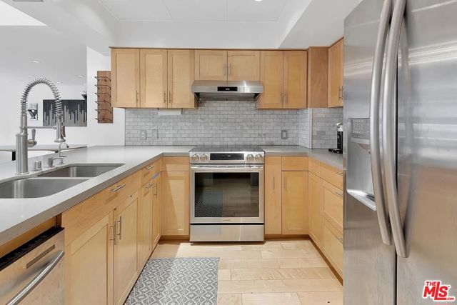 Property photo of 7135 Hollywood BL