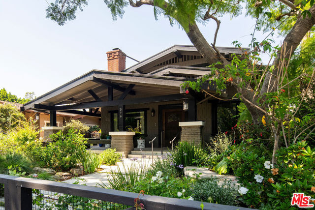 Property photo of 379 N Wilton PL