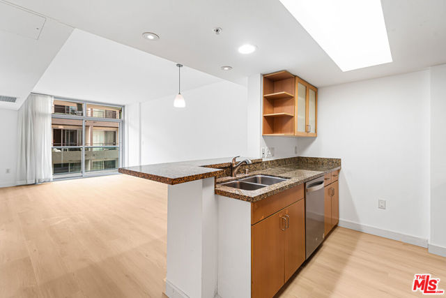 Property photo of 13700 Marina Pointe DR