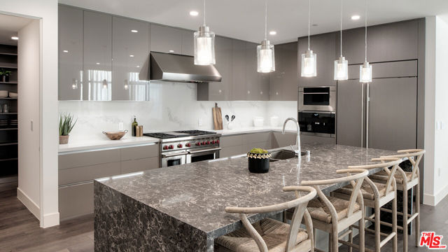 Property photo of 425 N Palm DR