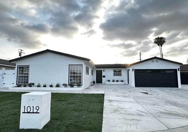 Property photo of 1019 N Cambria PL