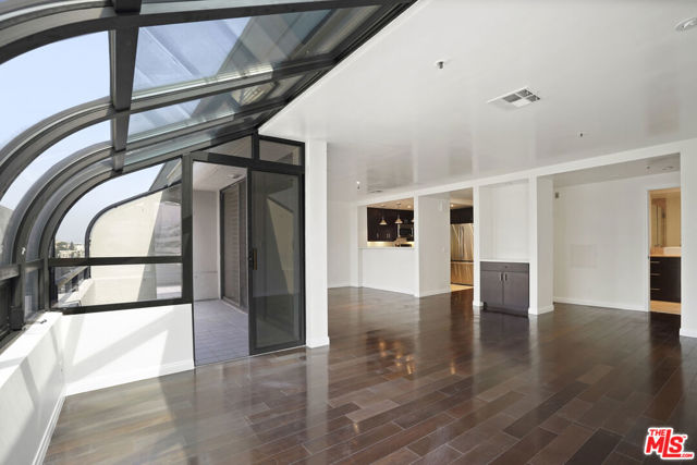Property photo of 880 W 1st ST
