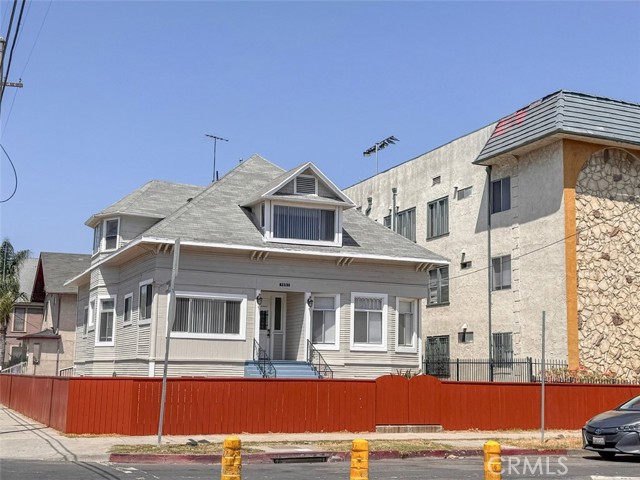 Property photo of 1051 W 18th ST