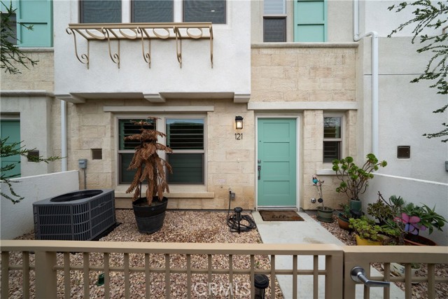 Property photo of 121 E Knox DR