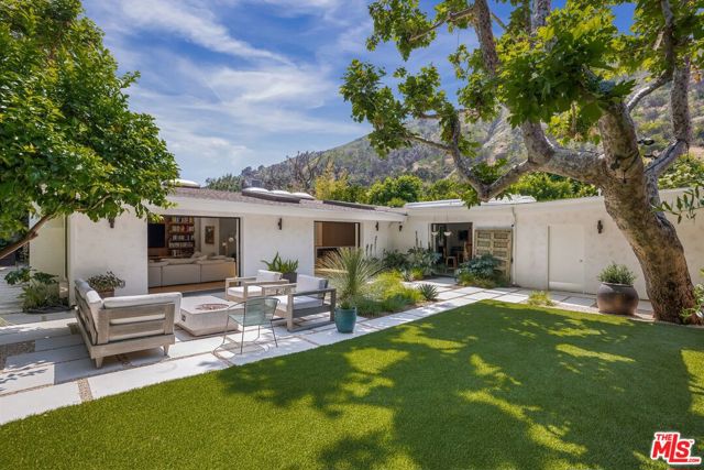 Property photo of 3328 Mandeville Canyon RD