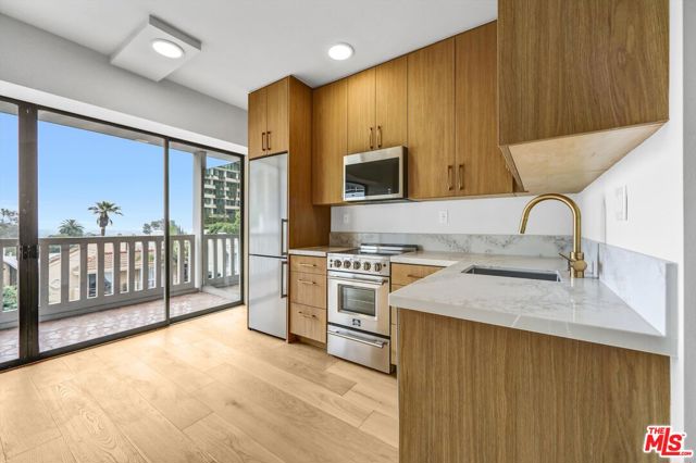 Property photo of 999 N Doheny DR