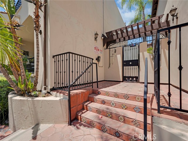 Property photo of 5753 White Oak AV