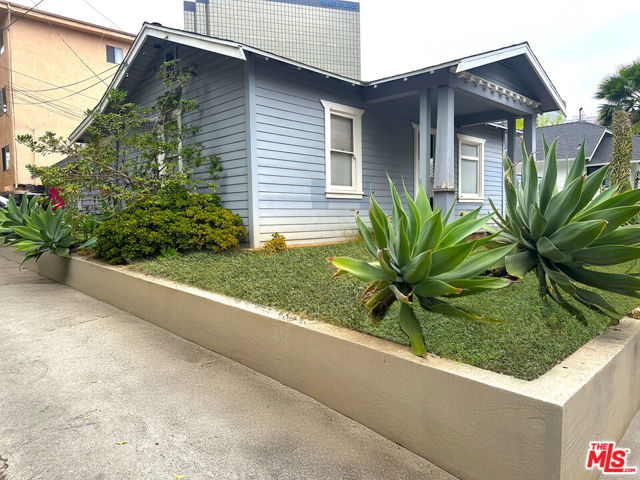 Property photo of 1116 S Barrington AV